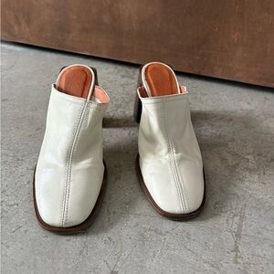 L'INTERVALLE Cream Leather Mules
